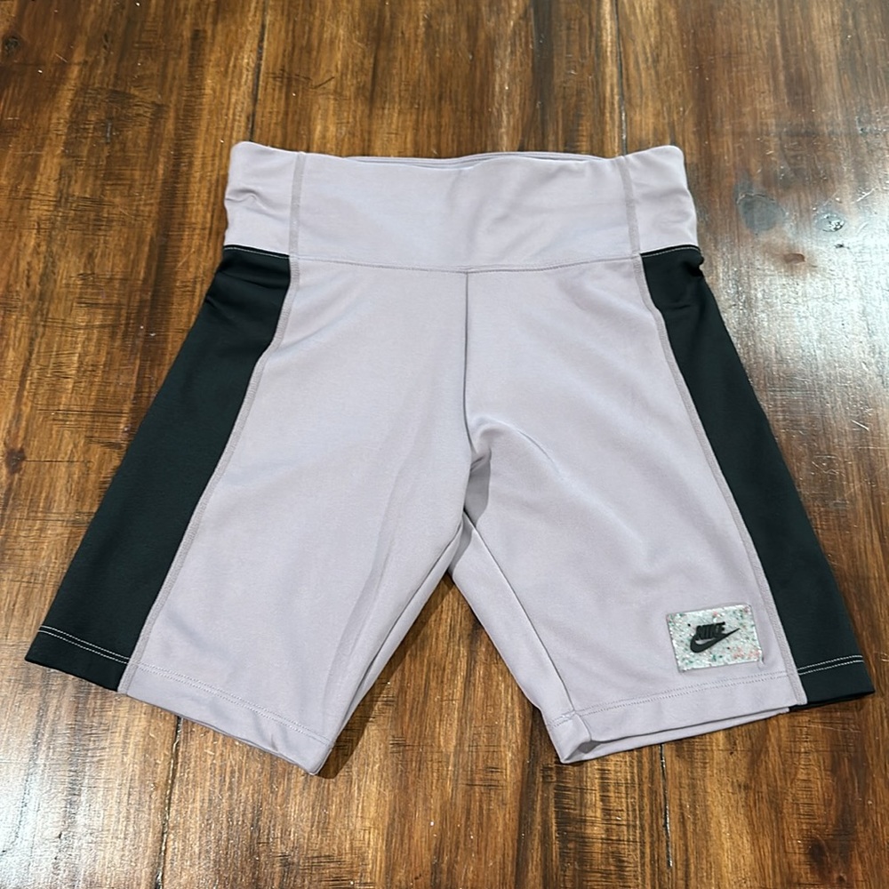 Comfy Nike DriFit Women's Biker Shorts Gentle-Support 8" Medium
